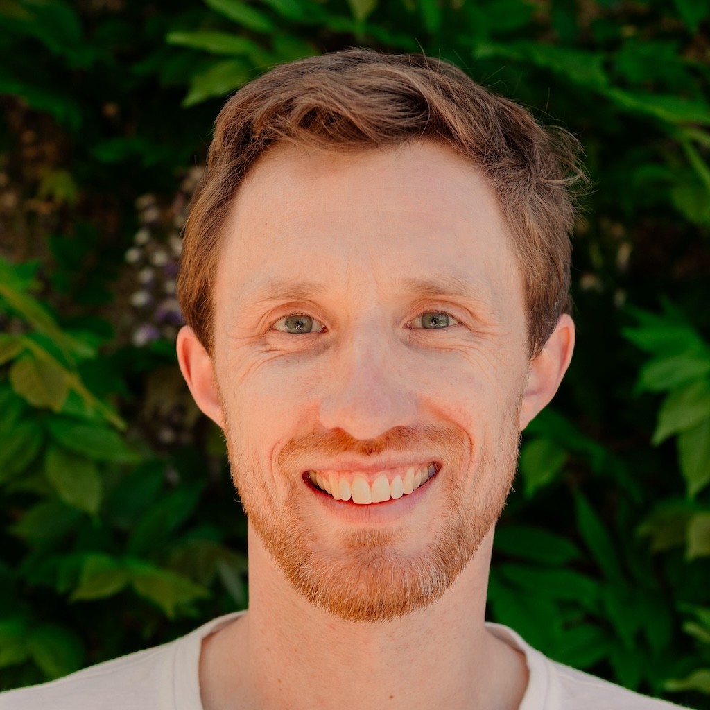 A photo of Simon Robinson